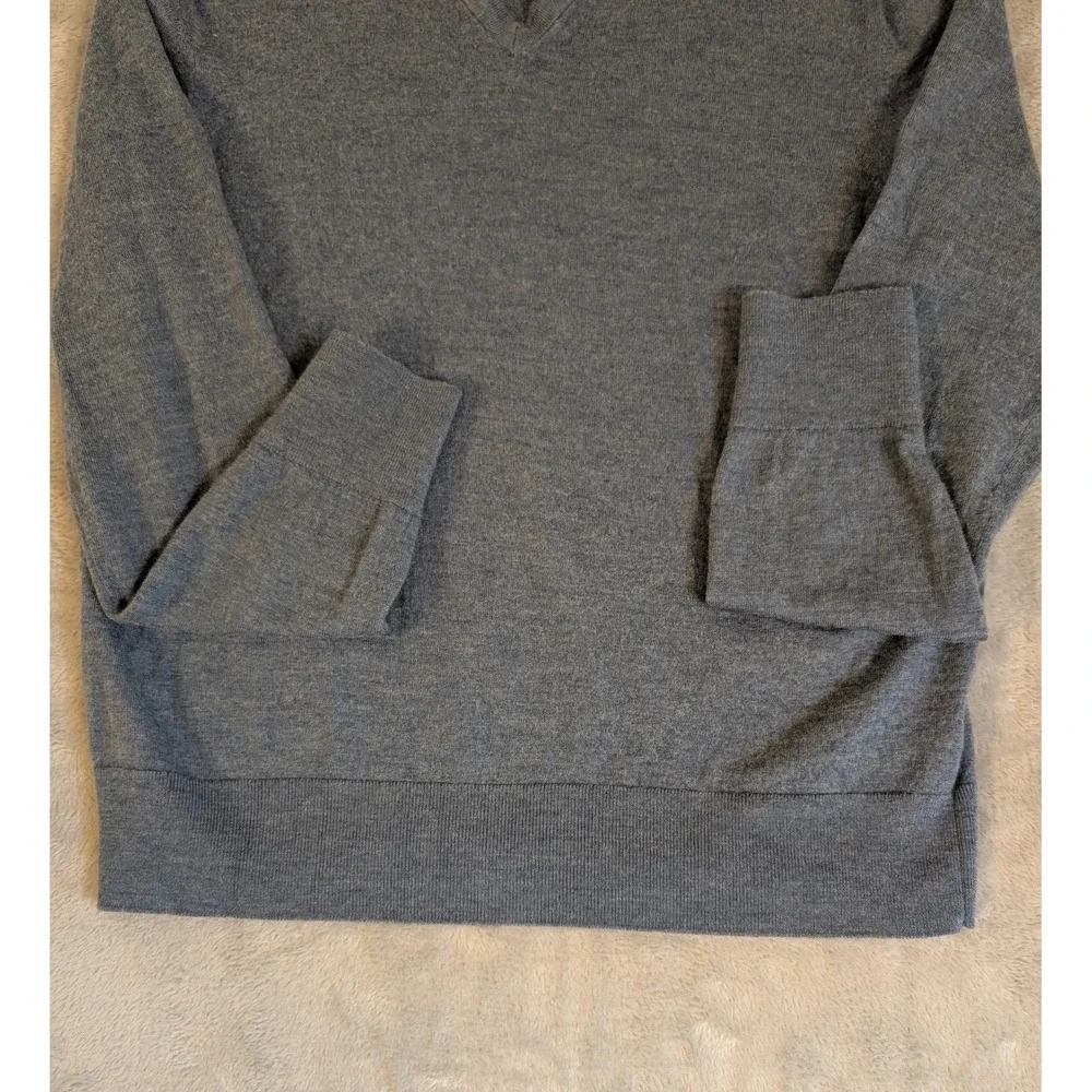 Banana Republic Men's Medium Extra Fine Merino Wool V Neck Pullover Blue Sweater